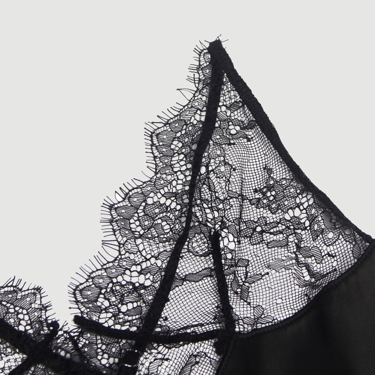 Plus Size Σέξι Σατέν Babydoll Με Δαντελωτές Ραφές & Ανοιχτή Πλάτη Sexy High End Satin Lace Stitching Open Back Babydoll – Μαύρο by Sexopolis