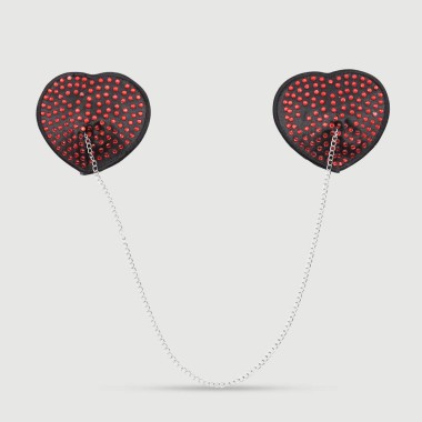 Αυτοκόλλητα Θηλών Σε Σχήμα Καρδιάς Με Αλυσίδα & Μεταλλικές Λεπτομέρειες Heart Shaped Nipple Pasties With Chain & Metal Details – Μαύρο/Κόκκινο