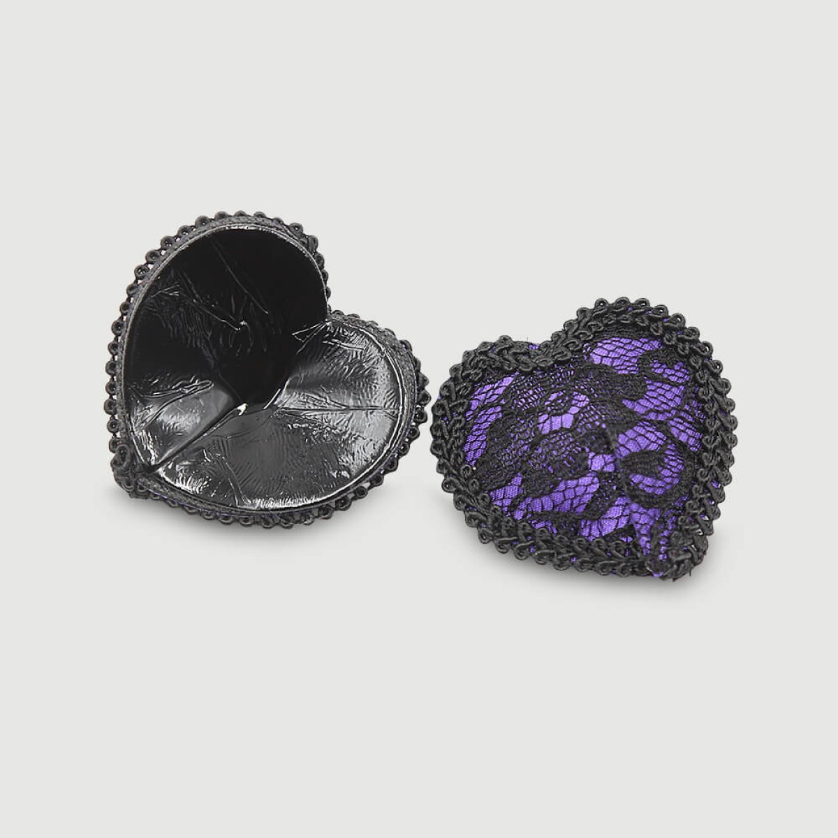 Σατέν Αυτοκόλλητα Θηλών Σε Σχήμα Καρδιάς Satin Heart Shaped Nipple Covers – Μωβ/Μαύρο by Sexopolis