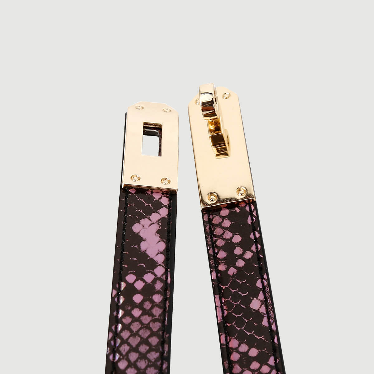 Λουξ Δερμάτινο Βραχιόλι Με Κλειδαριά & Snake Print Luxury Leather Cuff Bracelet With Lock & Snake Print – Μαύρο/Ροζ by Sexopolis