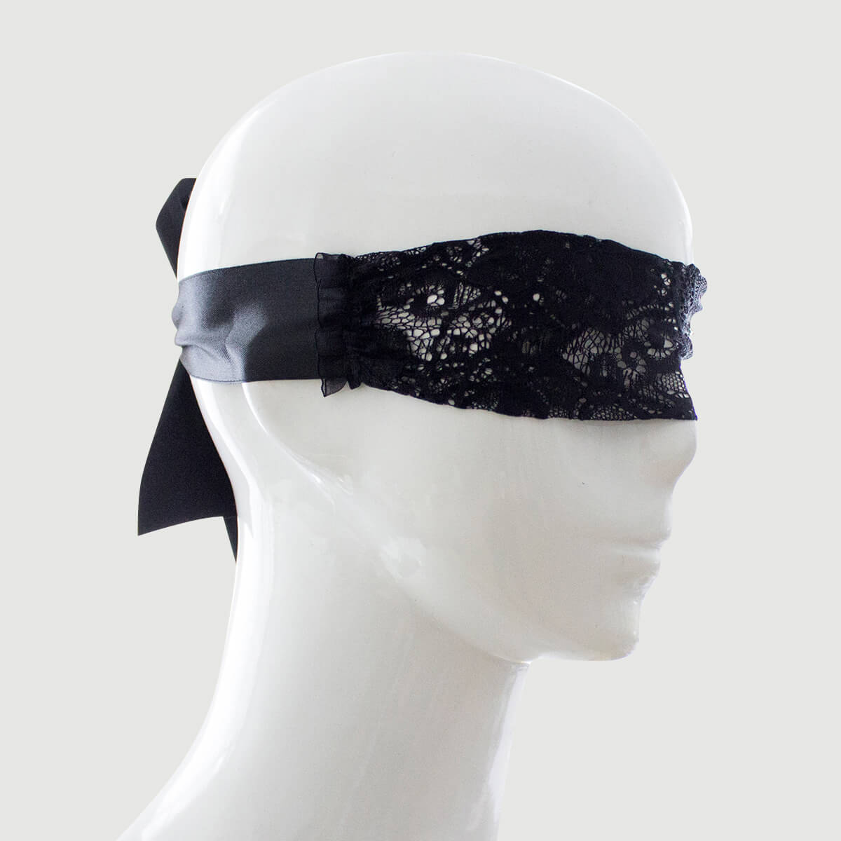 Δαντελωτή Μάσκα Ματιών Με Σατέν Κορδέλες Lace Blindfold For Eyes – Μαύρο by Sexopolis