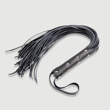 Δερμάτινο Flogger Με Πολλαπλές Ουρές & Μεταλλικά Τρουκς Leather Flogger With Multiple Tails & Metal Studs – Μαύρο