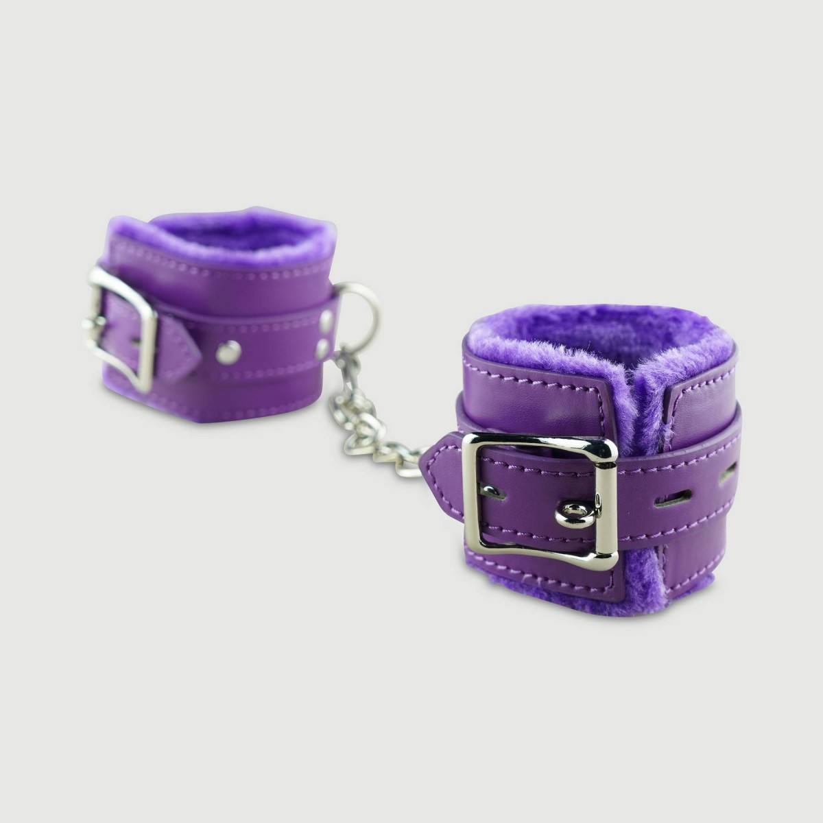 Δερμάτινες Χειροπέδες Με Γούνινη Επένδυση & Αλυσίδα Adjustable Leather Cuff Set With Furry Lining & Chain - Μωβ by Sexopolis