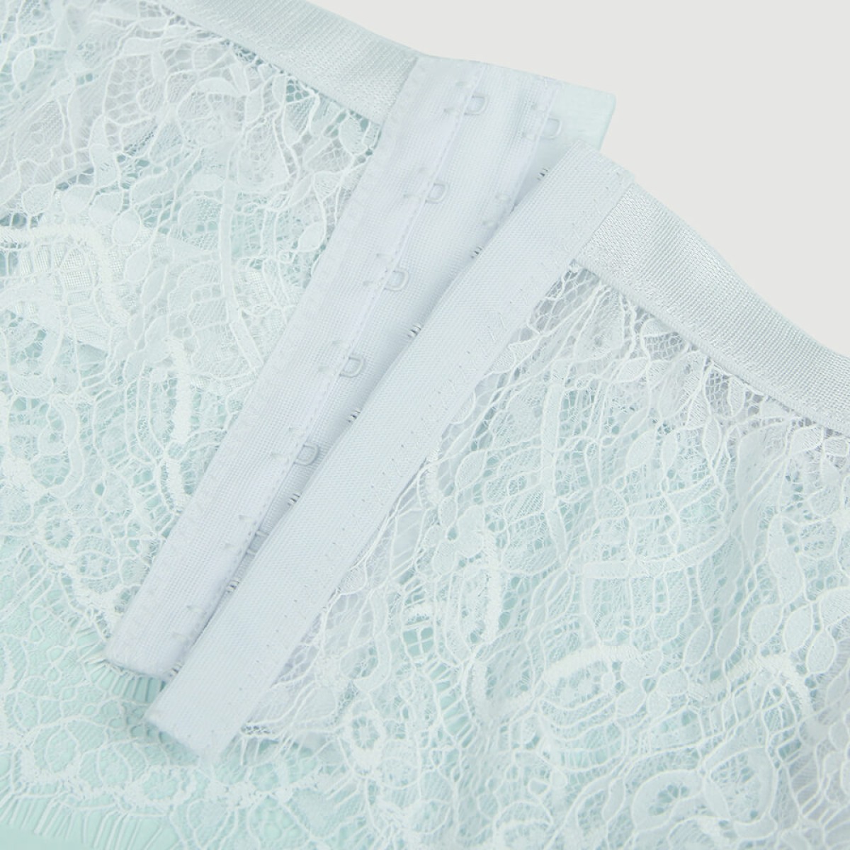 Δαντελωτό Ψηλόμεσο Σλιπ Με Ζαρτιέρα Eyelash Lace High Waist Metal Button Garter Belt Panty – Λευκό by Sexopolis